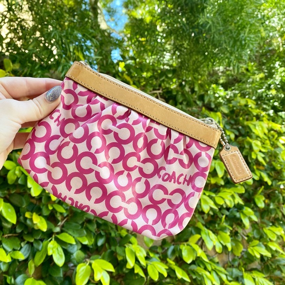 Authentic Barbie Pink Coach Wristlet With Leather Tag- Vintage Y2K - Picture 2 of 7